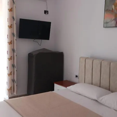 Elia Apartman *